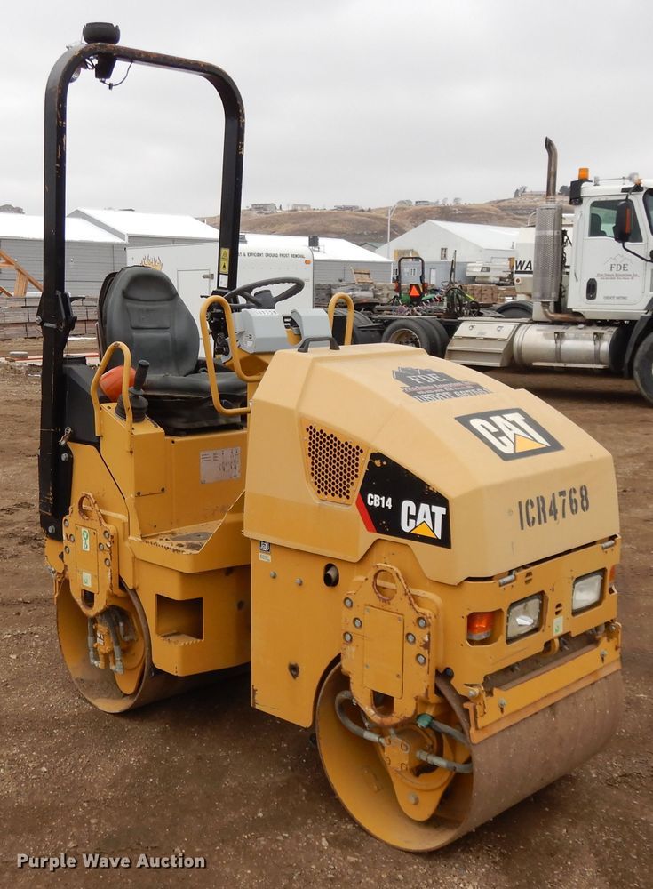 image for item DF5962 2011 Caterpillar CB-14 double drum roller