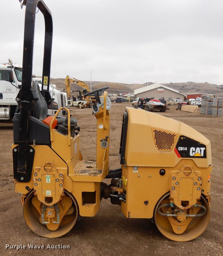 image for item DF5962 2011 Caterpillar CB-14 double drum roller