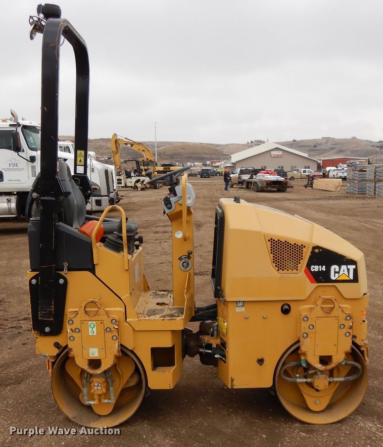 image for item DF5962 2011 Caterpillar CB-14 double drum roller