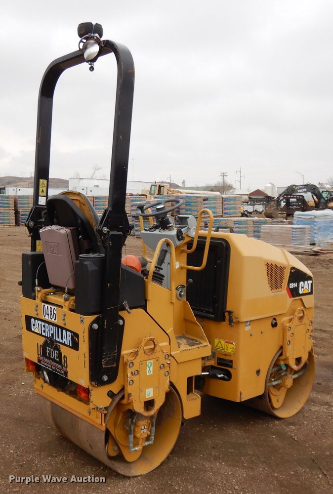 image for item DF5962 2011 Caterpillar CB-14 double drum roller