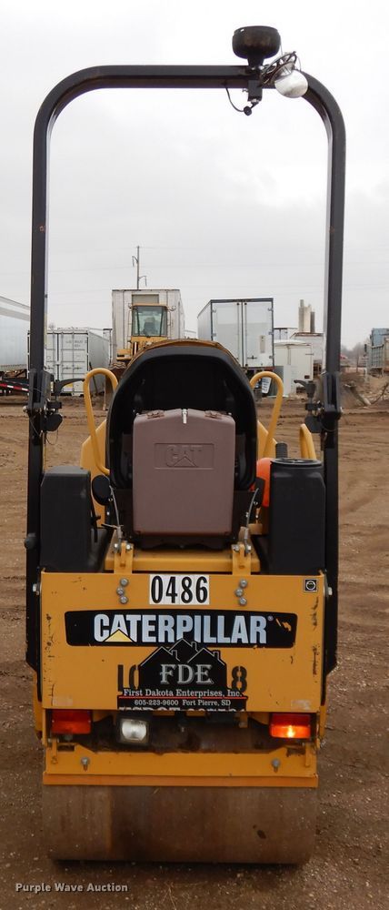 image for item DF5962 2011 Caterpillar CB-14 double drum roller