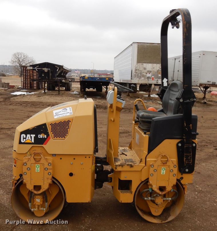 image for item DF5962 2011 Caterpillar CB-14 double drum roller