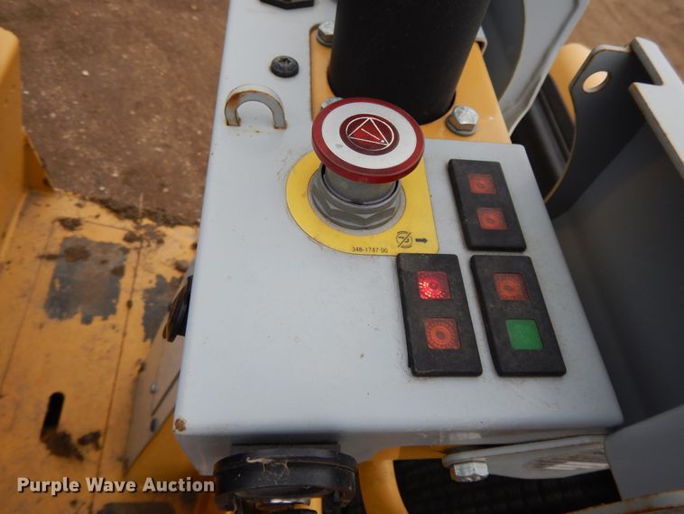 image for item DF5962 2011 Caterpillar CB-14 double drum roller