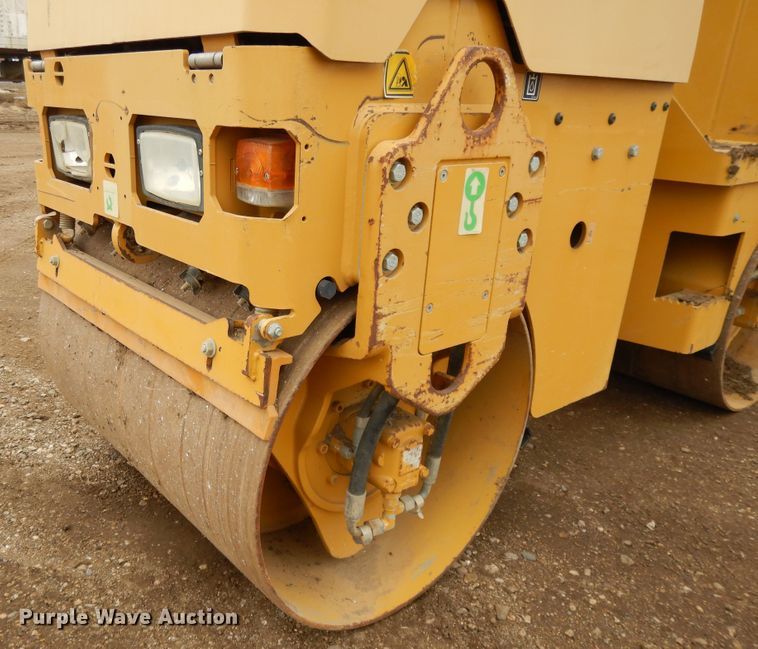 image for item DF5962 2011 Caterpillar CB-14 double drum roller