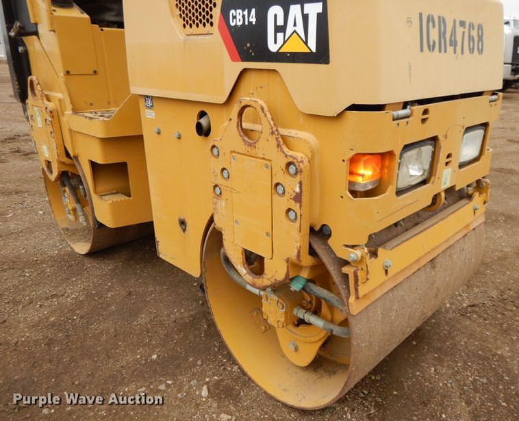 image for item DF5962 2011 Caterpillar CB-14 double drum roller