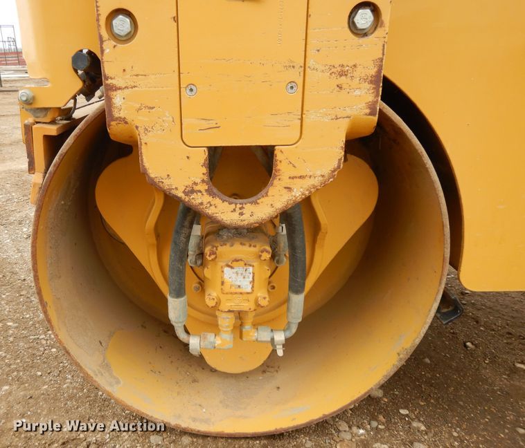 image for item DF5962 2011 Caterpillar CB-14 double drum roller