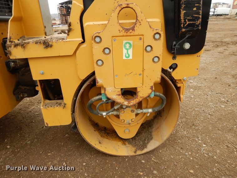image for item DF5962 2011 Caterpillar CB-14 double drum roller