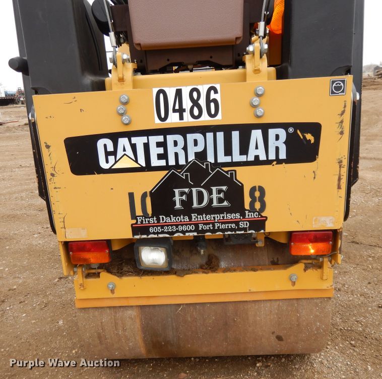 image for item DF5962 2011 Caterpillar CB-14 double drum roller