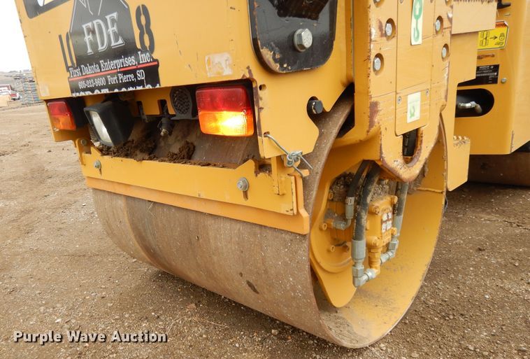 image for item DF5962 2011 Caterpillar CB-14 double drum roller