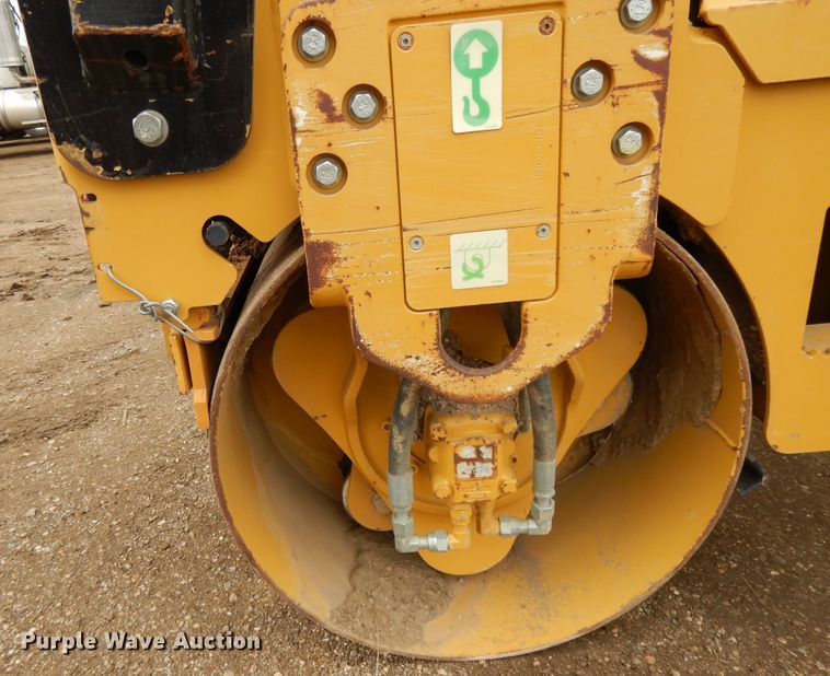 image for item DF5962 2011 Caterpillar CB-14 double drum roller