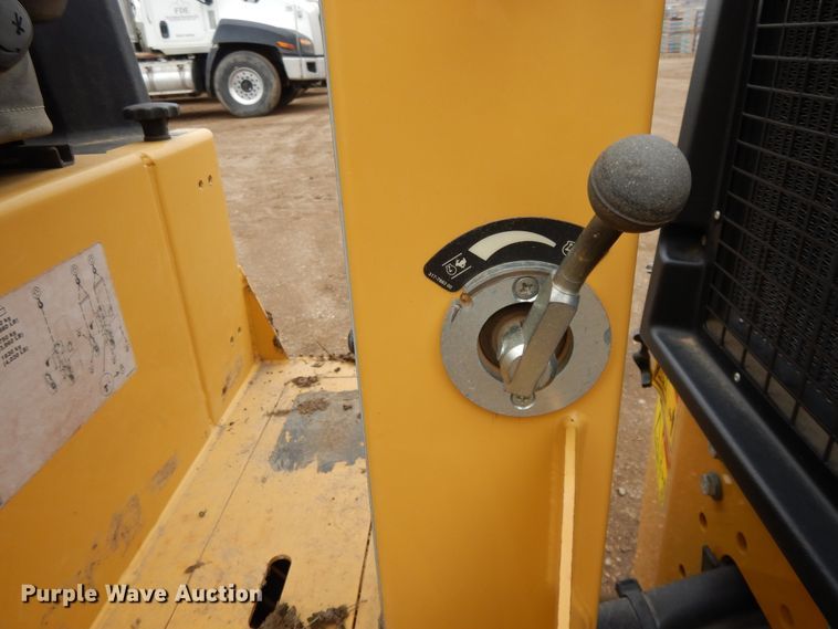 image for item DF5962 2011 Caterpillar CB-14 double drum roller