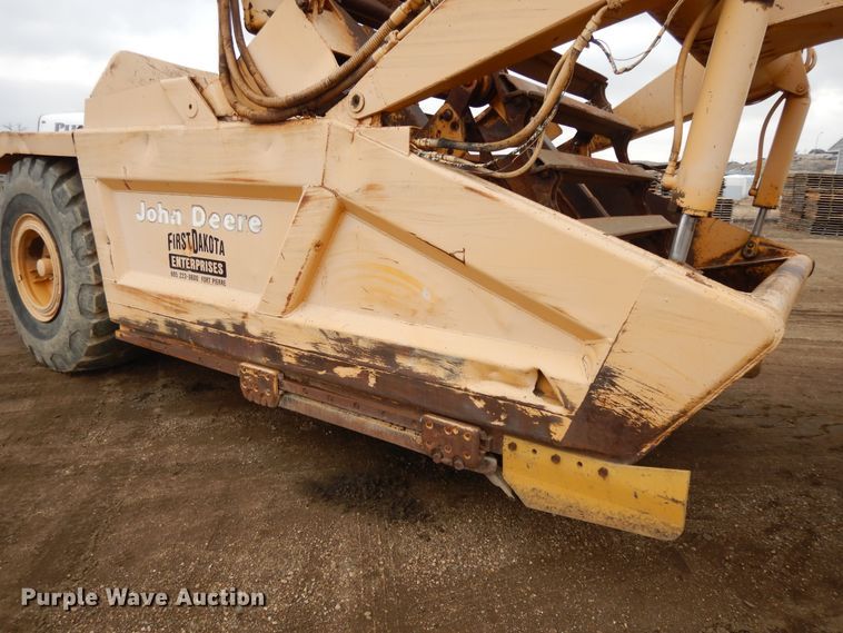 image for item DF5970 1980 John Deere 762 elevating scraper