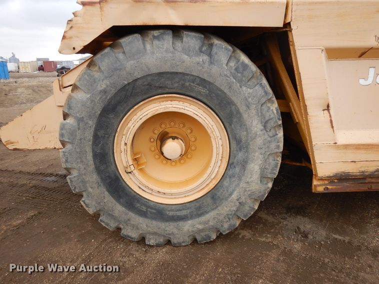 image for item DF5970 1980 John Deere 762 elevating scraper