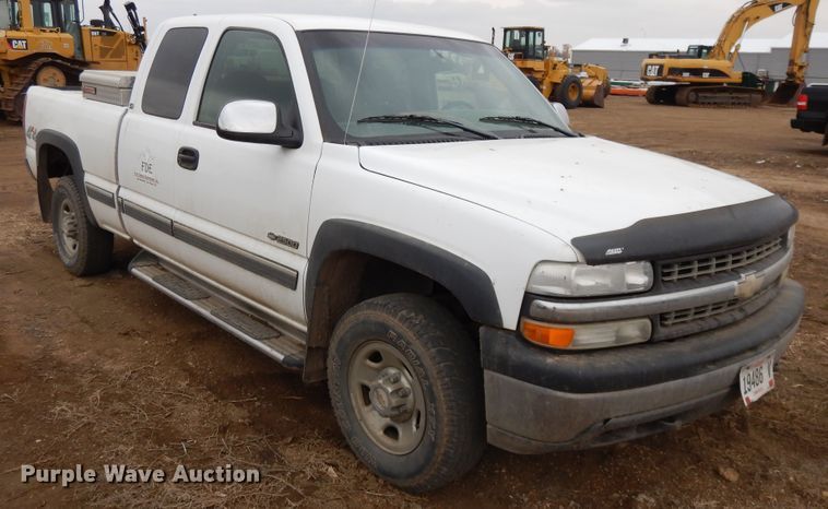 image for item DF5972 2001 Chevrolet Silverado 2500  Ext. Cab pickup truck