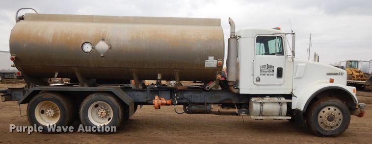 image for item DF5973 1988 Kenworth T800 tank truck