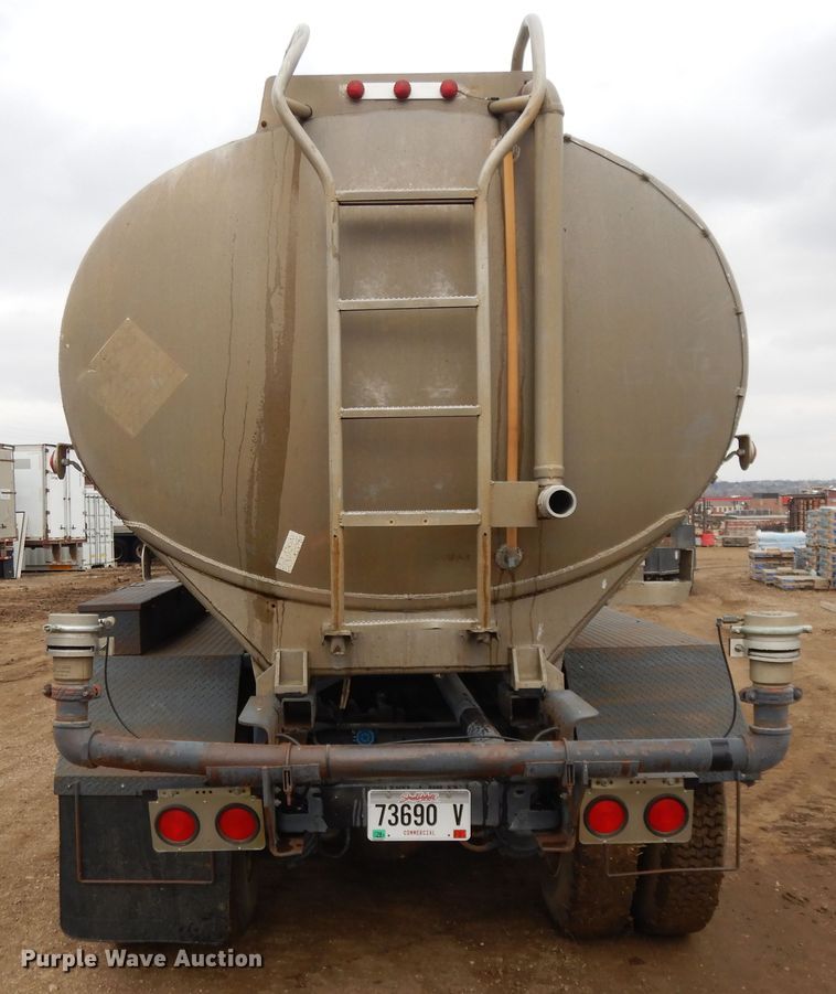 image for item DF5973 1988 Kenworth T800 tank truck