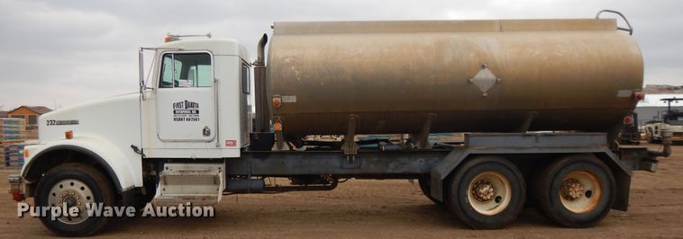 image for item DF5973 1988 Kenworth T800 tank truck