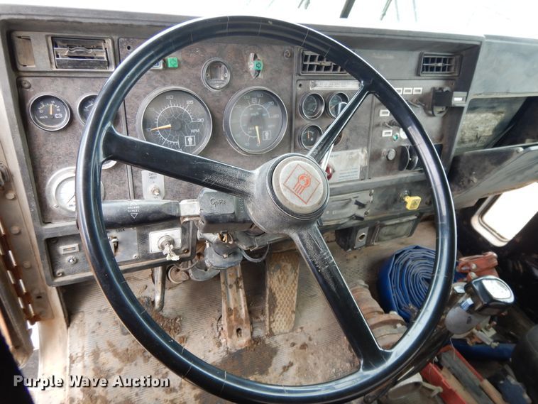 image for item DF5973 1988 Kenworth T800 tank truck