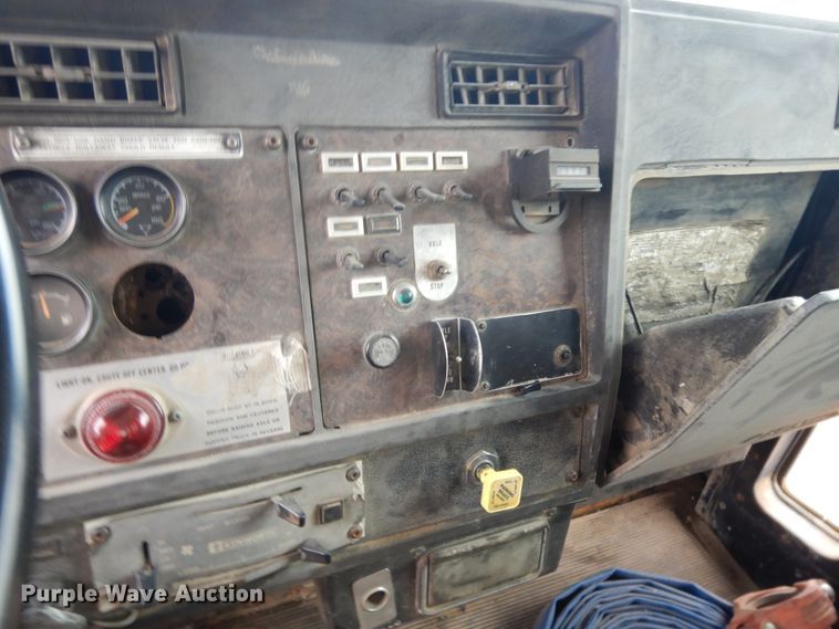 image for item DF5973 1988 Kenworth T800 tank truck