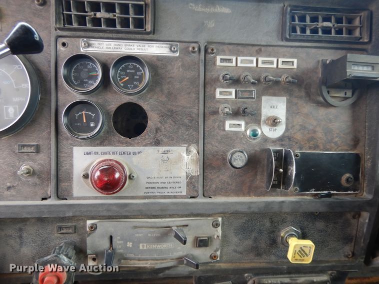 image for item DF5973 1988 Kenworth T800 tank truck