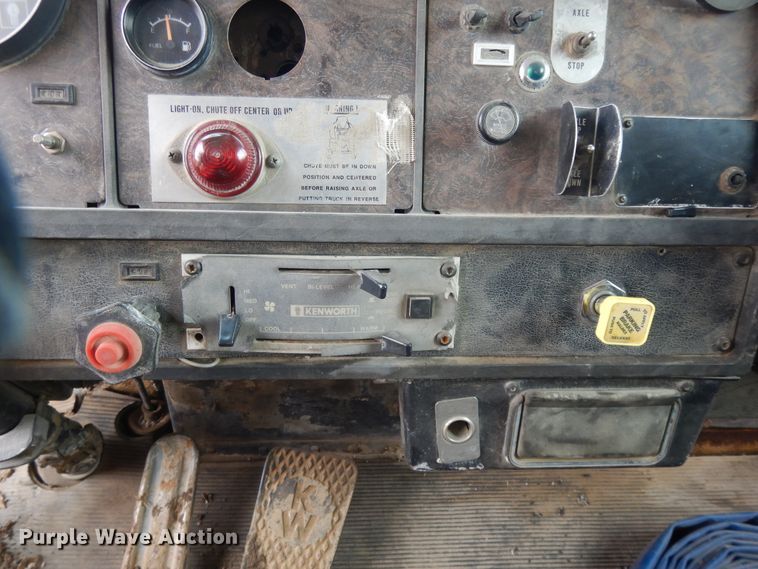 image for item DF5973 1988 Kenworth T800 tank truck