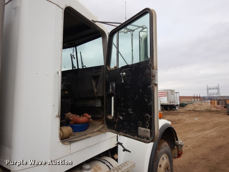 image for item DF5973 1988 Kenworth T800 tank truck