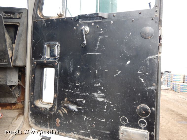 image for item DF5973 1988 Kenworth T800 tank truck