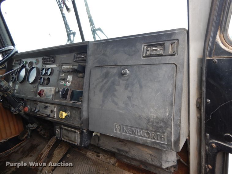 image for item DF5973 1988 Kenworth T800 tank truck