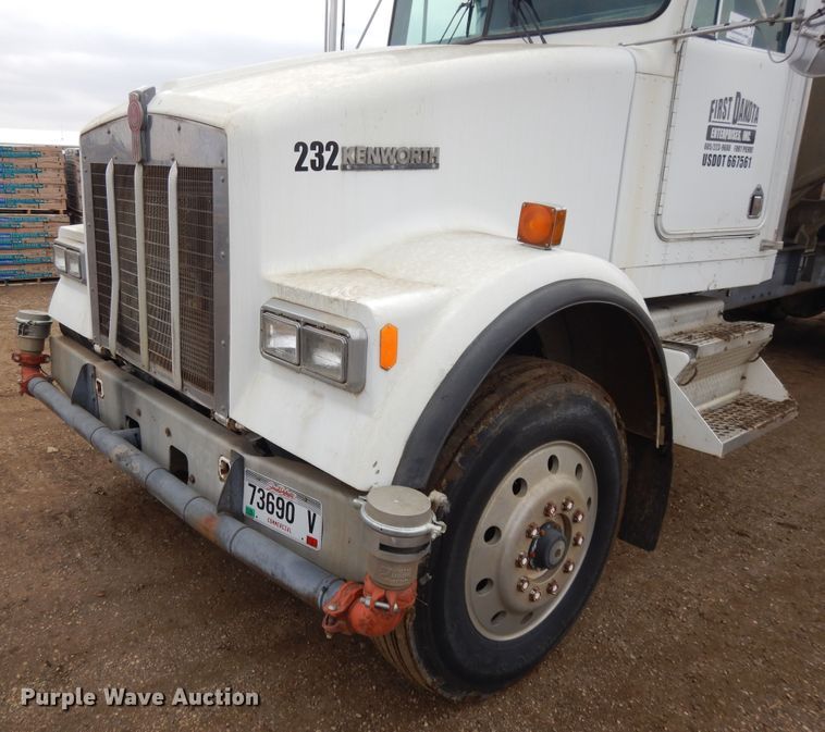 image for item DF5973 1988 Kenworth T800 tank truck