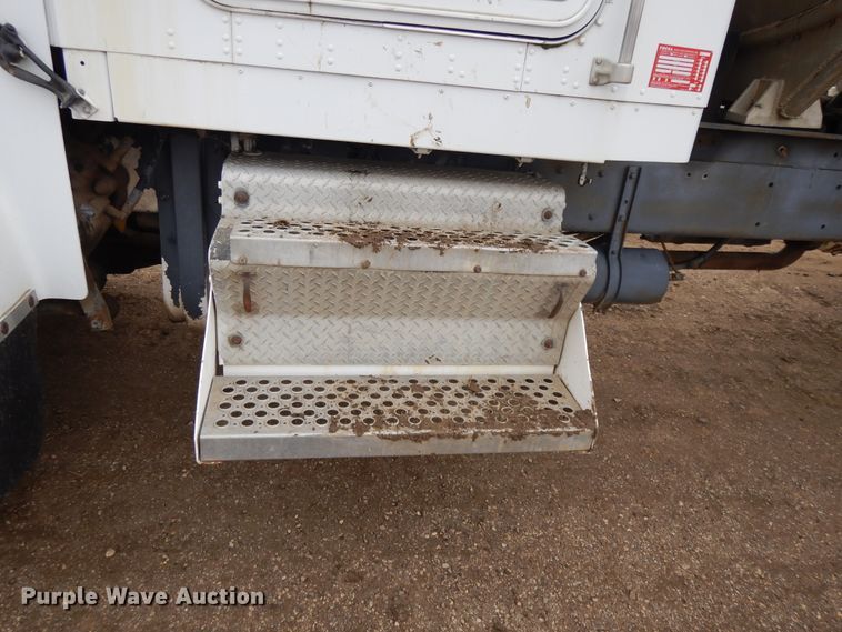 image for item DF5973 1988 Kenworth T800 tank truck