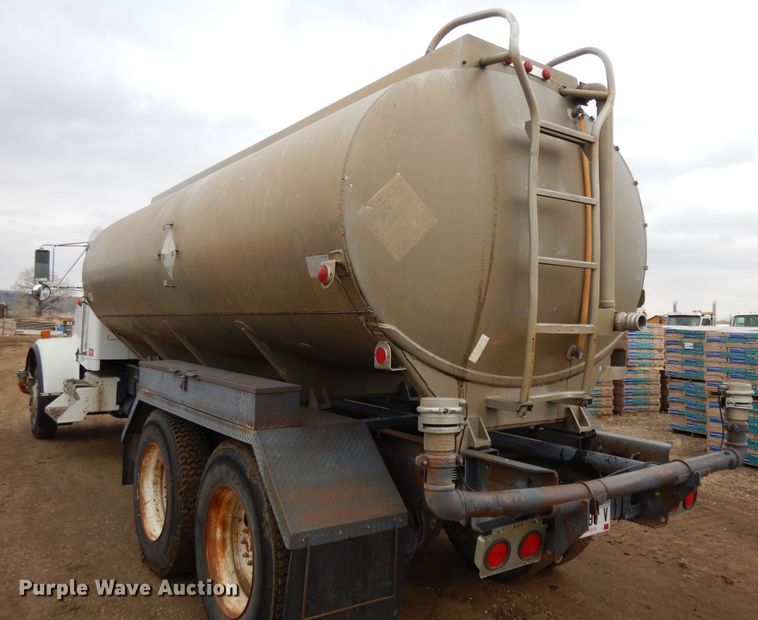 image for item DF5973 1988 Kenworth T800 tank truck