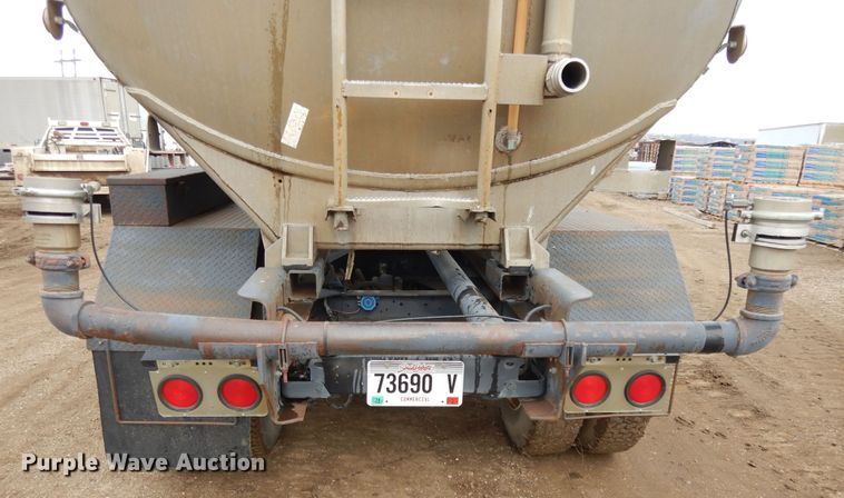 image for item DF5973 1988 Kenworth T800 tank truck