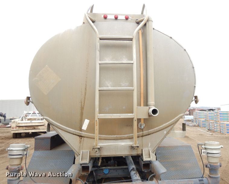 image for item DF5973 1988 Kenworth T800 tank truck