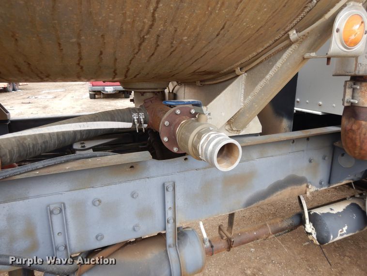 image for item DF5973 1988 Kenworth T800 tank truck