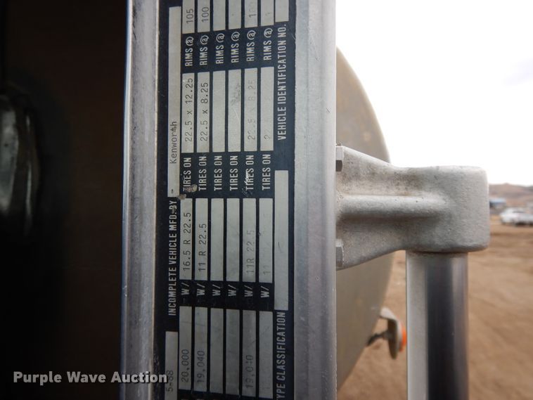 image for item DF5973 1988 Kenworth T800 tank truck