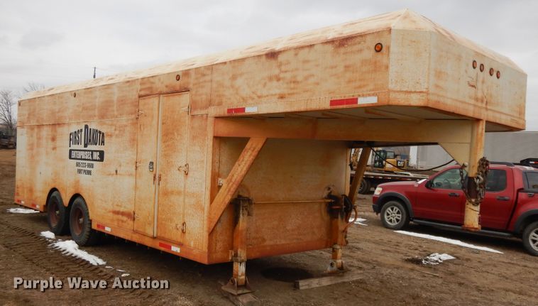 image for item DF5974 2005 Mobridge 8X30GN enclosed cargo trailer