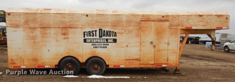 image for item DF5974 2005 Mobridge 8X30GN enclosed cargo trailer