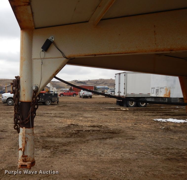 image for item DF5974 2005 Mobridge 8X30GN enclosed cargo trailer