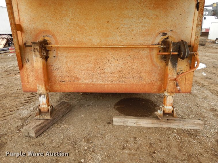 image for item DF5974 2005 Mobridge 8X30GN enclosed cargo trailer