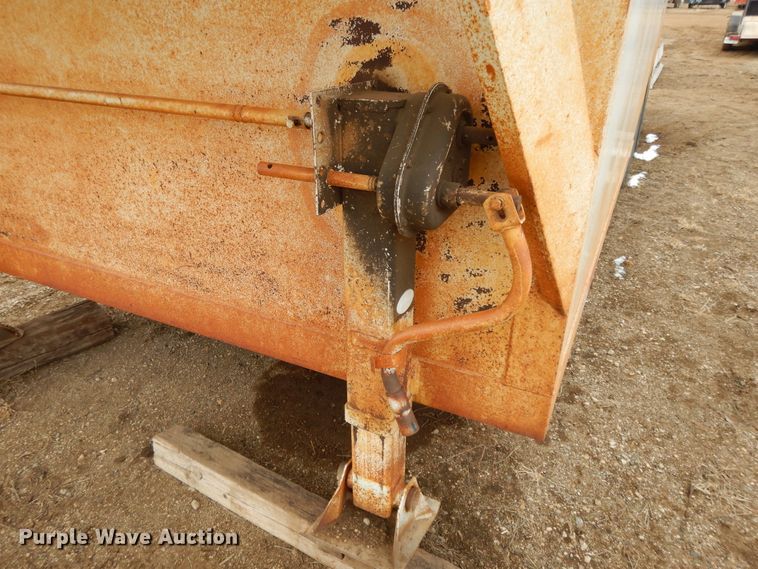 image for item DF5974 2005 Mobridge 8X30GN enclosed cargo trailer