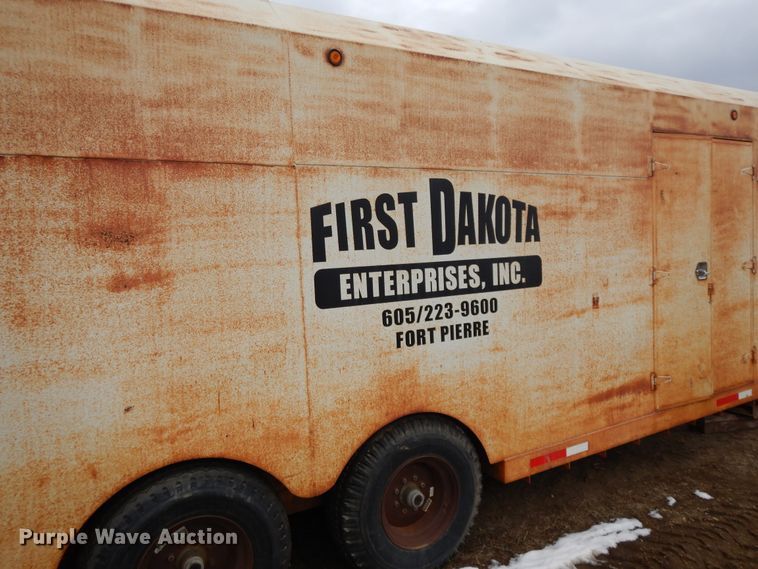 image for item DF5974 2005 Mobridge 8X30GN enclosed cargo trailer