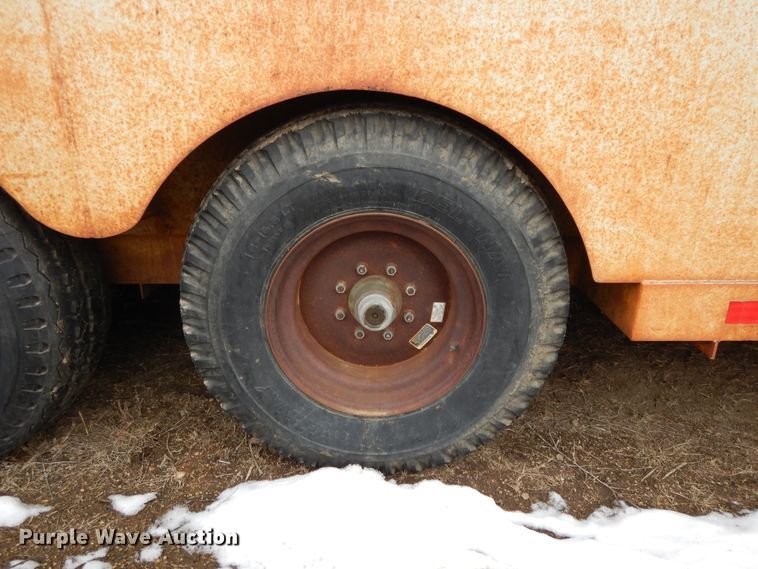 image for item DF5974 2005 Mobridge 8X30GN enclosed cargo trailer