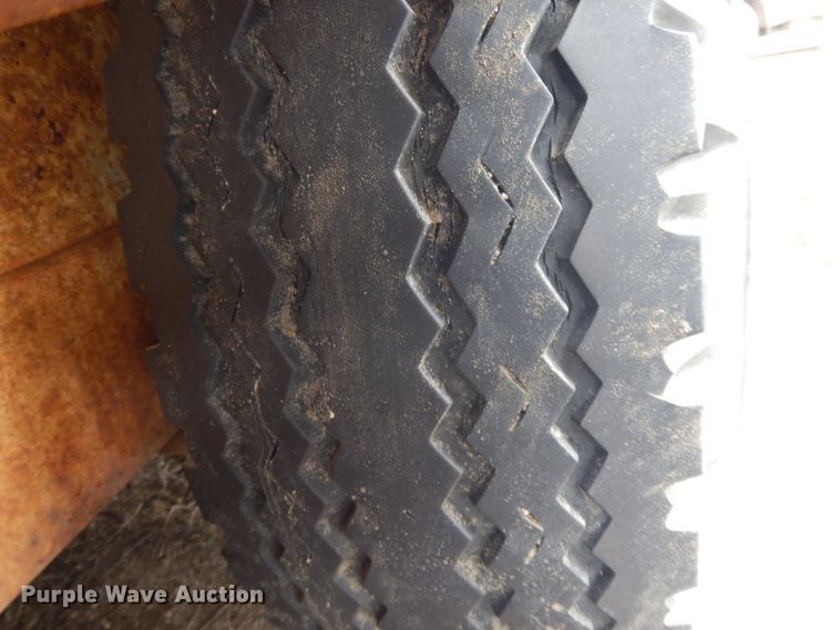 image for item DF5974 2005 Mobridge 8X30GN enclosed cargo trailer