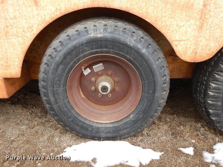 image for item DF5974 2005 Mobridge 8X30GN enclosed cargo trailer