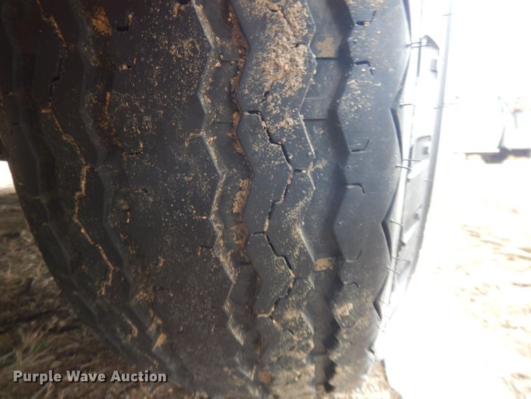 image for item DF5974 2005 Mobridge 8X30GN enclosed cargo trailer