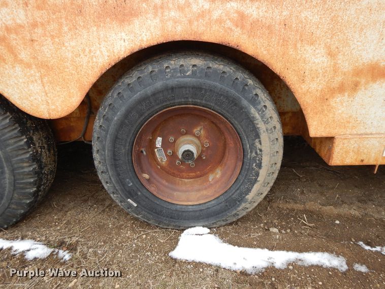 image for item DF5974 2005 Mobridge 8X30GN enclosed cargo trailer