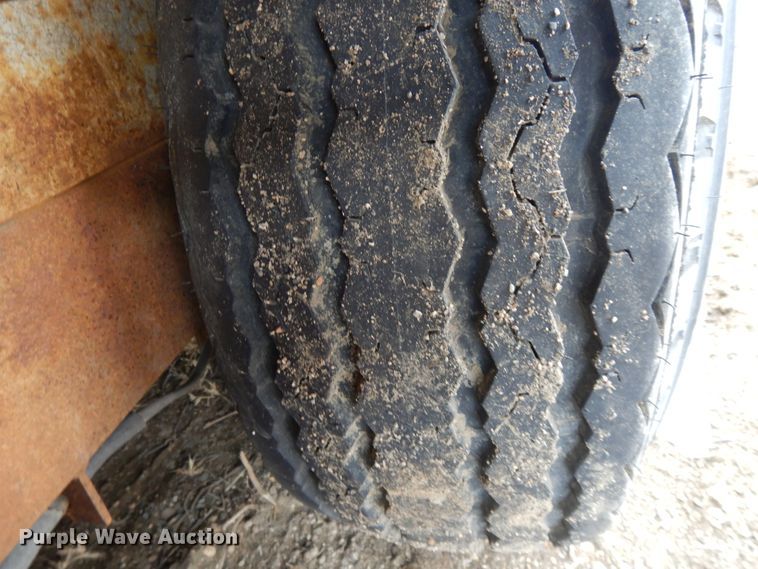 image for item DF5974 2005 Mobridge 8X30GN enclosed cargo trailer