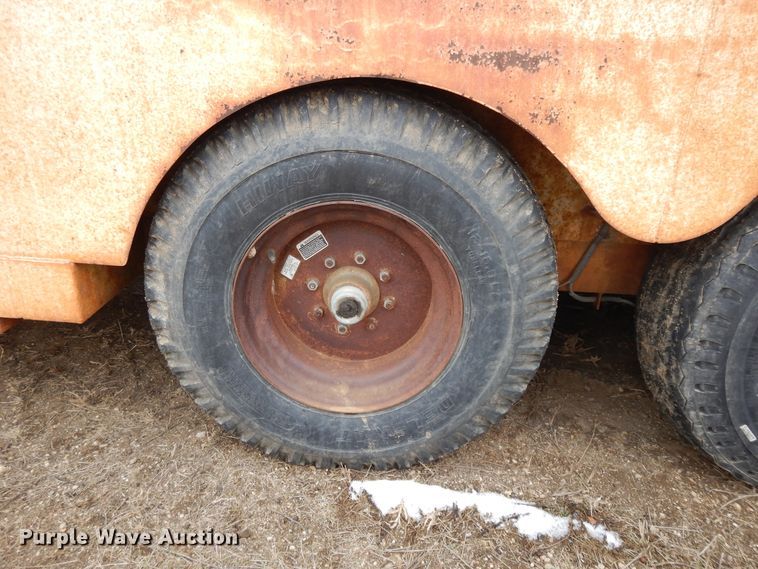 image for item DF5974 2005 Mobridge 8X30GN enclosed cargo trailer