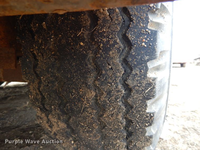 image for item DF5974 2005 Mobridge 8X30GN enclosed cargo trailer