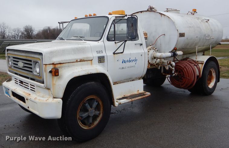 image for item DF3025 1975 Chevrolet C65 water truck